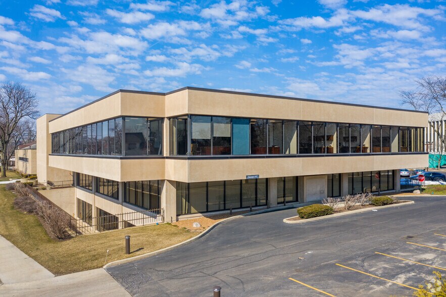 More Photos Of 2004 Miner St, Des Plaines Showroom For Lease