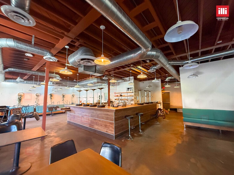 More Photos Of 4720-4722 Woodman Ave, Sherman Oaks Restaurant For Lease