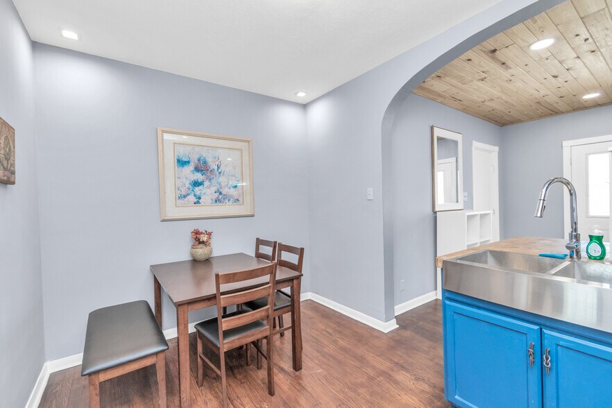 More Photos Of 915 8th St, Galveston Apartments For Sale
