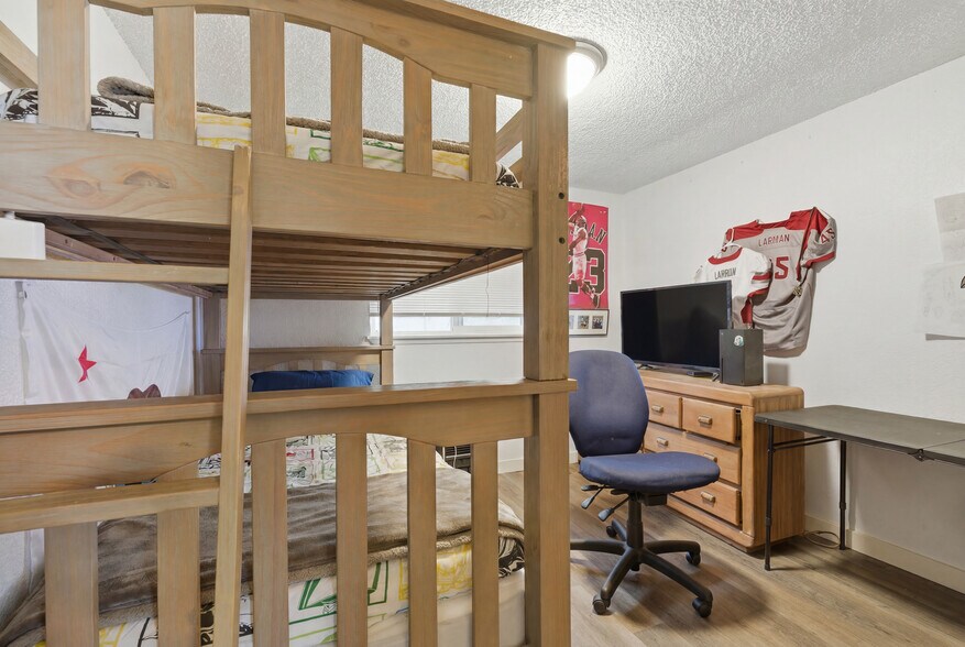 More Photos Of 22659 Pacific Hwy S, Des Moines Flex For Sale