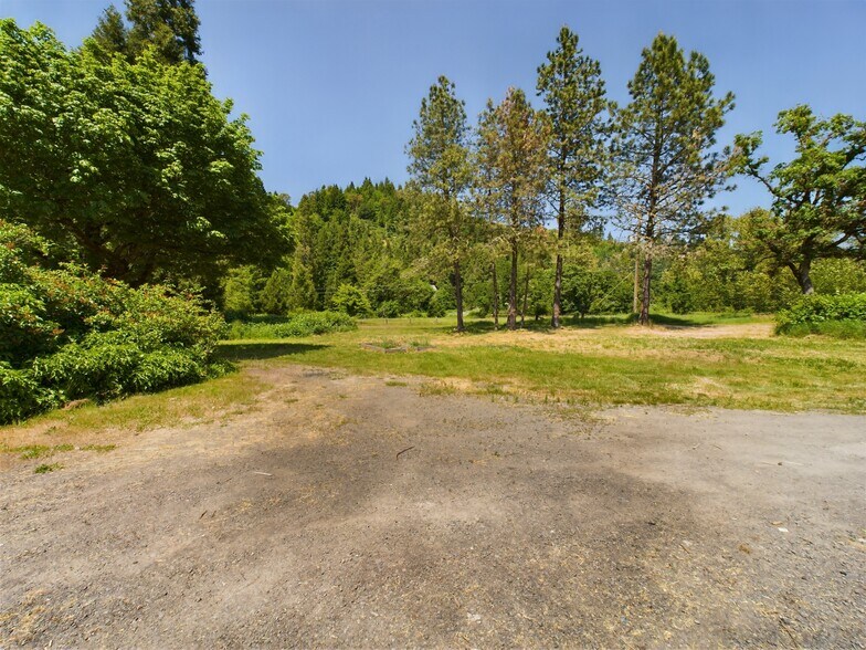 More Photos Of 47393 Highway 58, Oakridge Convenience Store For Sale