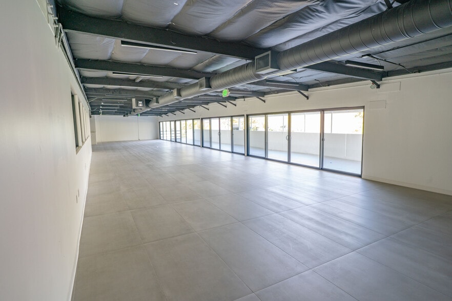 More Photos Of 17721 Mitchell N, Irvine Warehouse For Lease