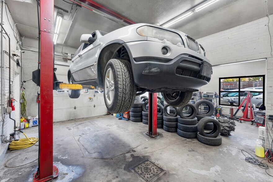 More Photos Of 4201 E Lake St, Minneapolis Auto Dealership For Sale