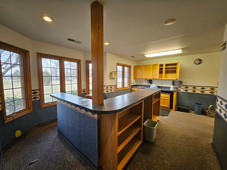 More Photos Of 13330 Darmstadt Rd, Evansville Office For Sale