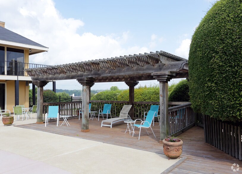 More Photos Of 5660 S Lakeshore Dr, Shreveport Apartments For Sale