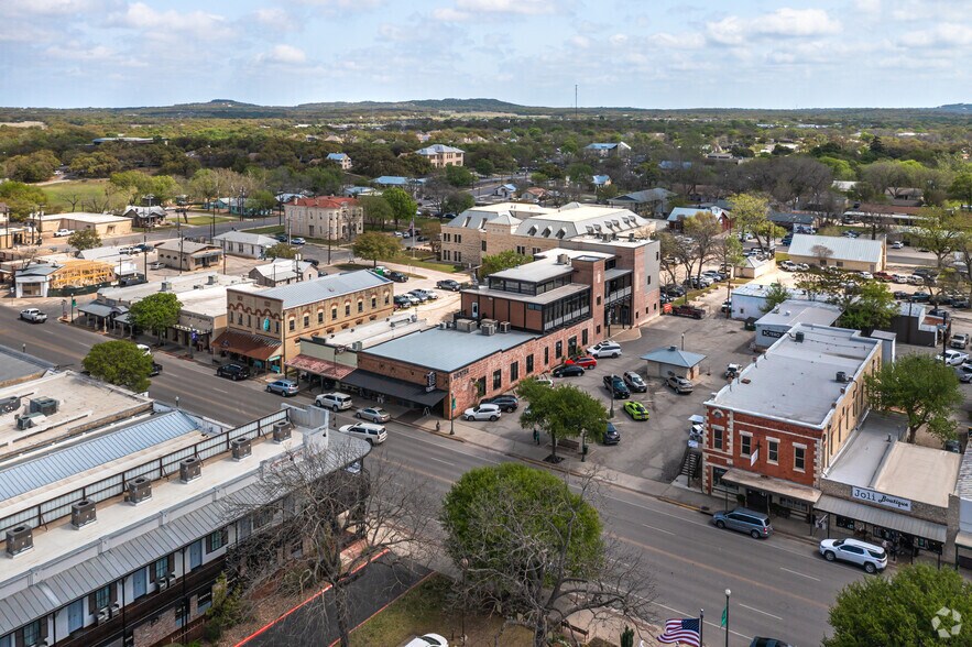 More Photos Of 153 S Main St, Boerne General Retail For Lease