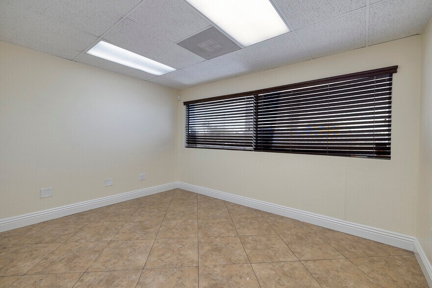 More Photos Of 2950 E Flamingo Rd, Las Vegas Office For Lease