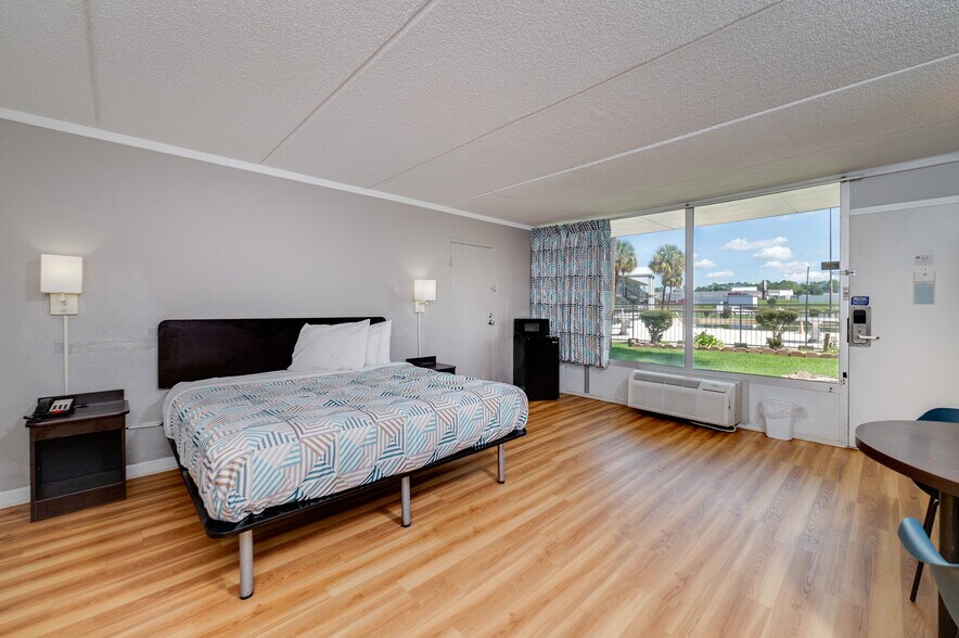 More Photos Of 1103 King Rd, Tifton Hotel For Sale