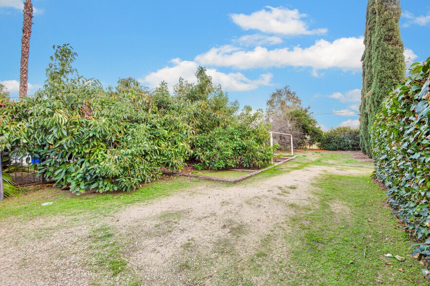 More Photos Of 17520 Kingsbury St, Granada Hills Apartments For Sale