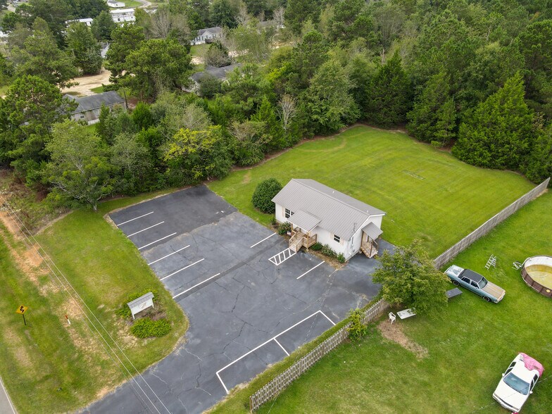 More Photos Of 131 Lakeview Church Rd, Cochran Freestanding For Lease