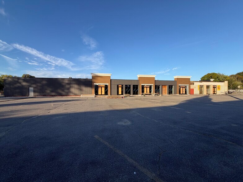 More Photos Of 31 Washington St, Hudson Freestanding For Lease