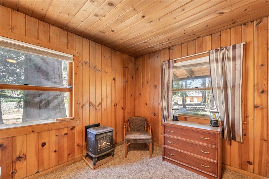 More Photos Of 1 State Hwy 108, Pinecrest Hotel For Sale