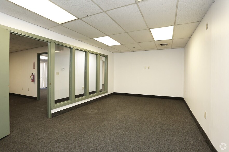 More Photos Of 101 Industrial Park Rd, Vernon Manufacturing For Lease