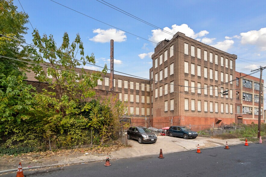 More Photos Of 2916 Weikel St, Philadelphia Warehouse For Sale