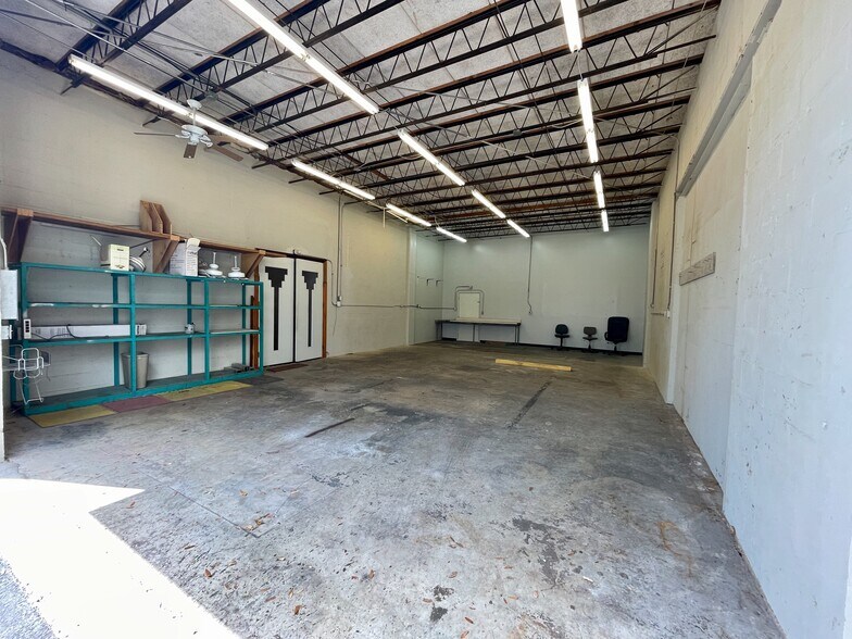 More Photos Of 6401-6405 N 49th St, Pinellas Park Manufacturing For Lease