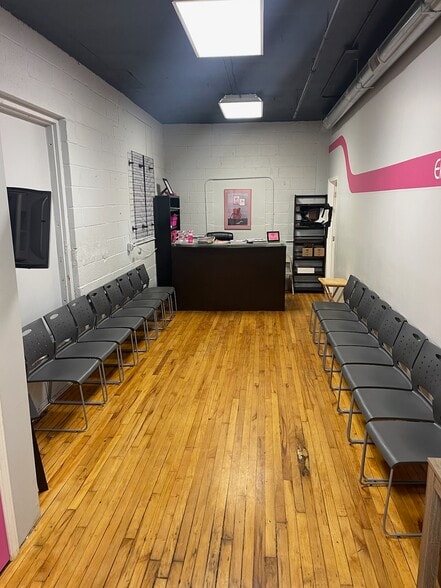 More Photos Of 10 Squirrelwood Rd, Woodland Park Warehouse For Lease