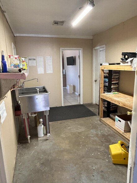 More Photos Of 2301 Brooklyn Ave, Harvey Light Manufacturing For Lease