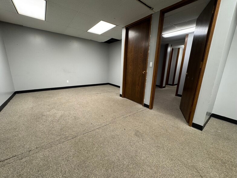 More Photos Of 530 E Harry St, Wichita Office For Sale