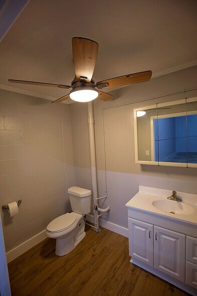 More Photos Of 1010 Park Ct, Safety Harbor Warehouse For Lease