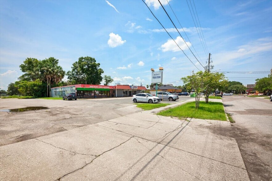 More Photos Of 20 E 9th St, Jacksonville Freestanding For Lease