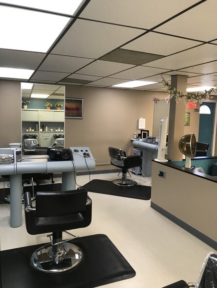 More Photos Of 1741 W Old Ridge Rd, Hobart Storefront Retail Office For Lease