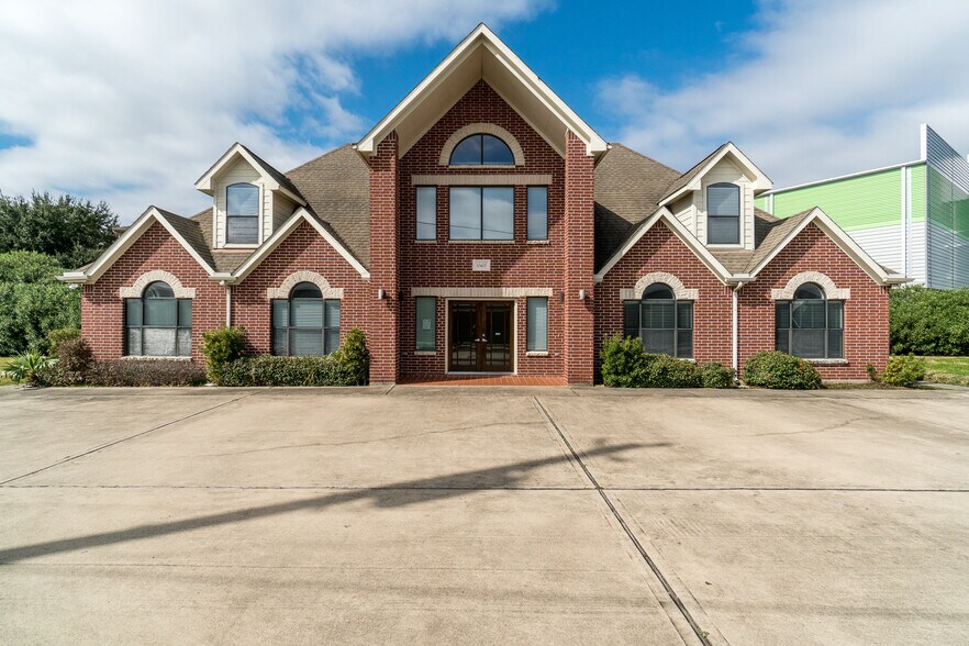 Primary Photo Of 10400 Main St, Houston Showroom For Lease