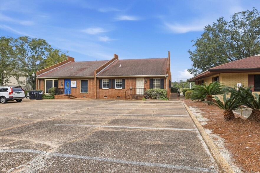 More Photos Of 235-237 John Knox Rd, Tallahassee Medical For Sale