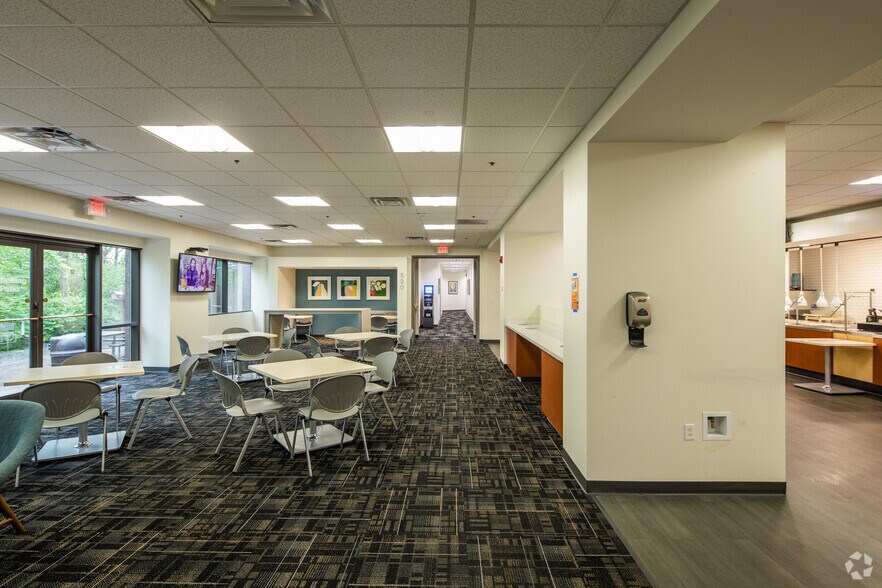 More Photos Of 540 Maryville Centre Dr, Saint Louis Office For Lease