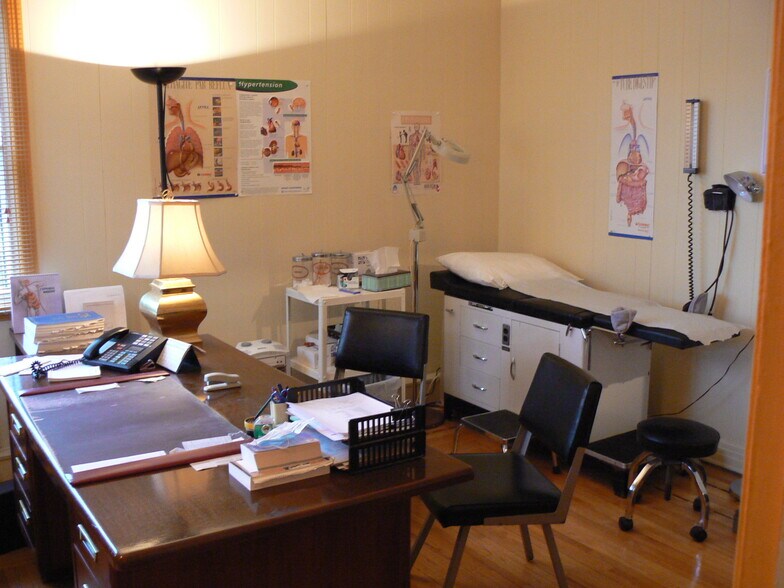 More Photos Of 150 Rue Jarry E, Montréal Storefront Retail Office For Lease