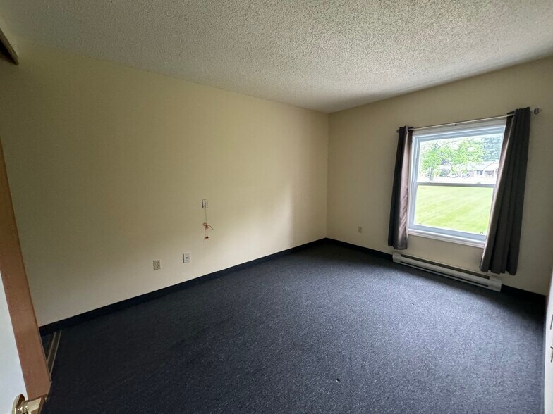 More Photos Of 725 Gibralter St, Norfolk Flex For Sale