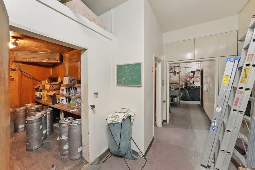 More Photos Of 44 N 19 1/2 Ave, Lemoore Restaurant For Sale