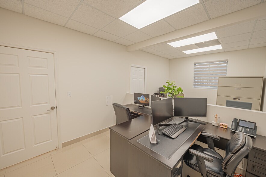 More Photos Of 20810-20818 W Dixie Hwy, Miami Medical For Sale