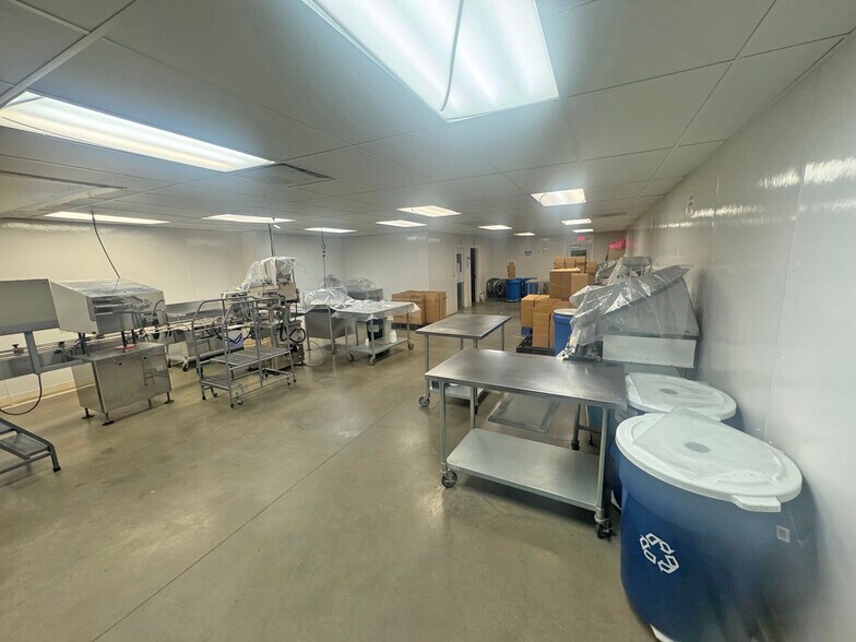 More Photos Of 1595 Hampton Way, Santa Rosa Manufacturing For Sale