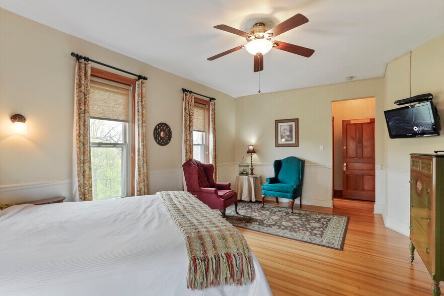 More Photos Of 1090 Ragged Edge Rd, Chambersburg Hospitality For Sale