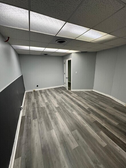 More Photos Of 3344 Ridge Rd, Lansing Apartments For Lease
