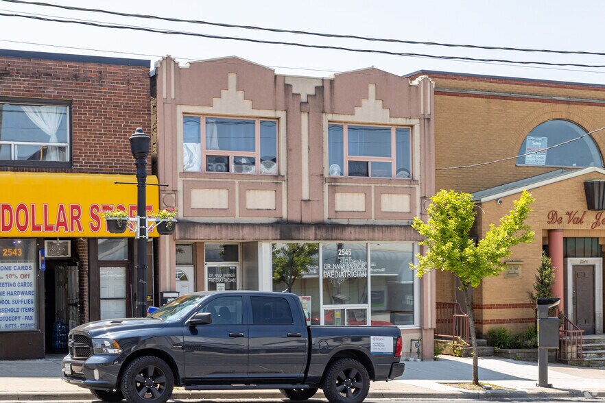 More Photos Of 2545 Eglinton Ave W, Toronto Storefront Retail Residential For Lease