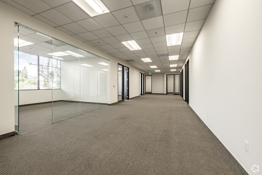 More Photos Of 6200 Canoga Ave, Woodland Hills Office For Sale