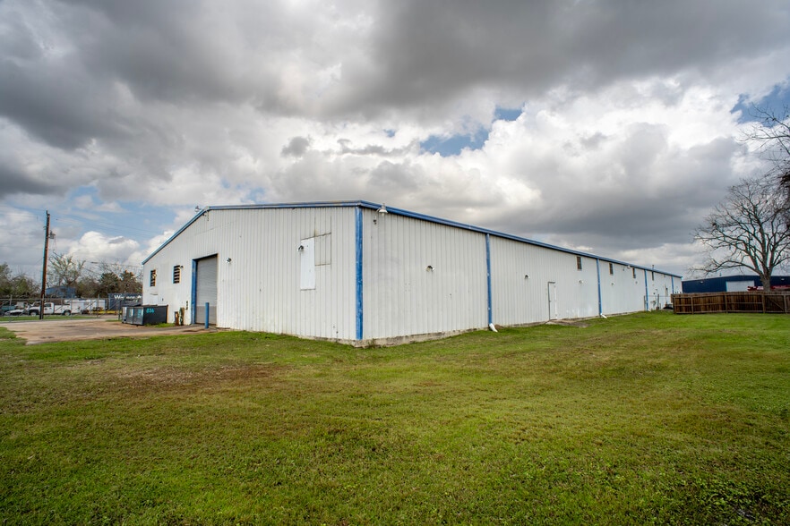 More Photos Of 910 Brenda St, Houston Warehouse For Sale