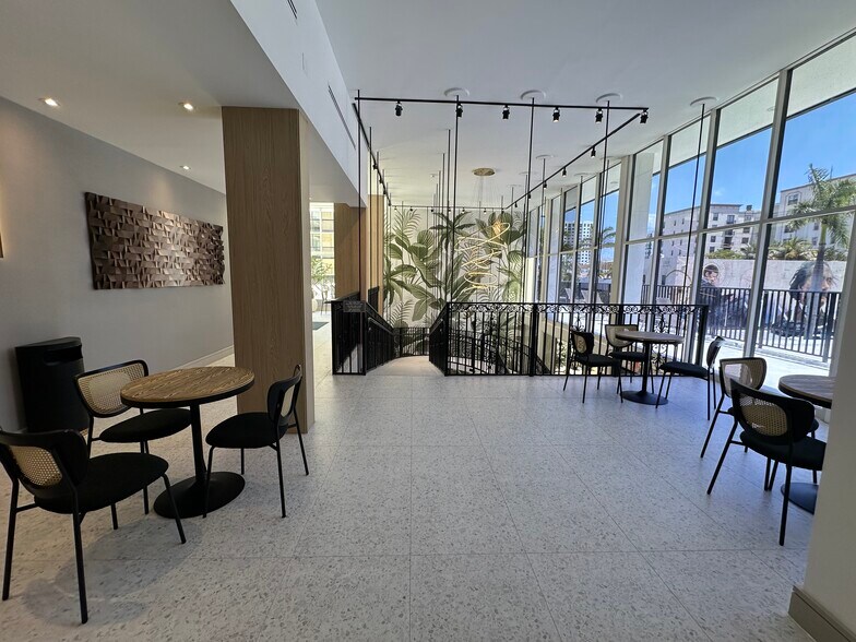 More Photos Of 1925 Harrison St, Hollywood Hotel For Lease