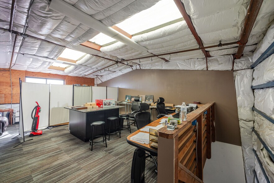 More Photos Of 207 Harvard Ave, Half Moon Bay Warehouse For Sale