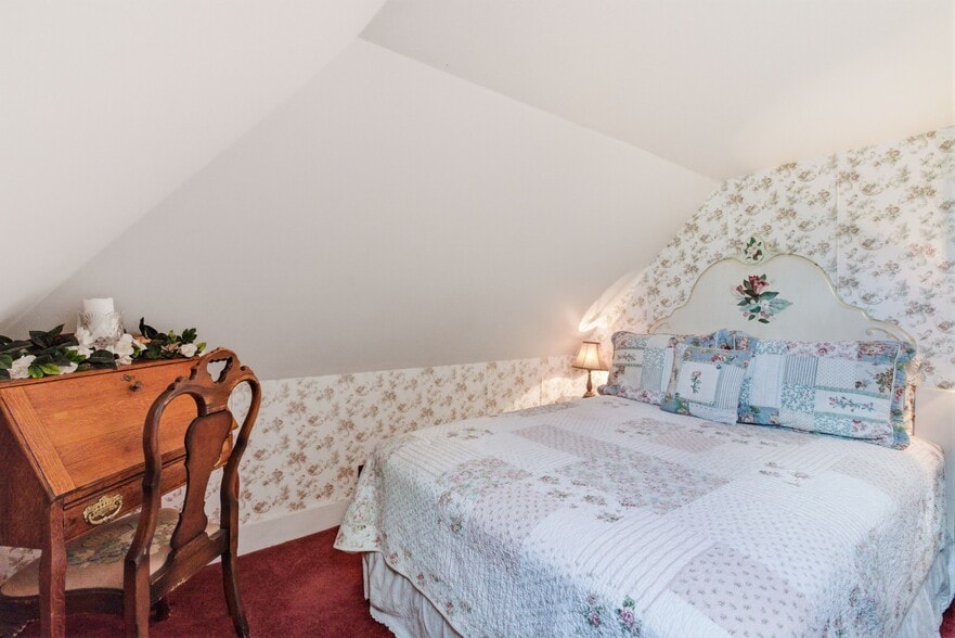More Photos Of 8 Pleasant St, Plymouth Hospitality For Sale