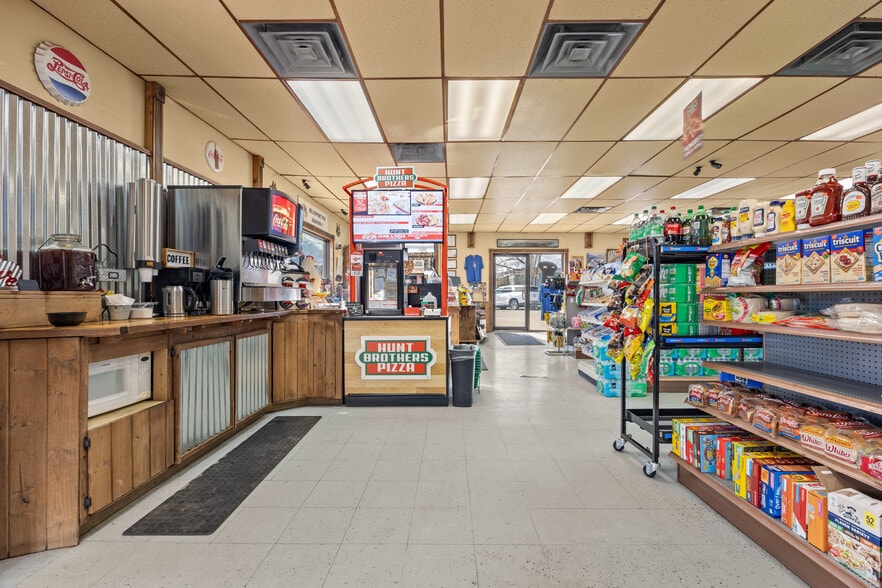 More Photos Of 320 Minter Ave, De Beque Convenience Store For Sale