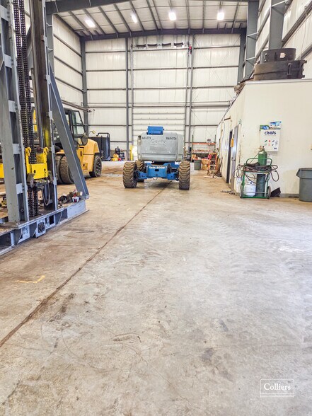 More Photos Of 1040 Franklin Dr, Smock Warehouse For Lease