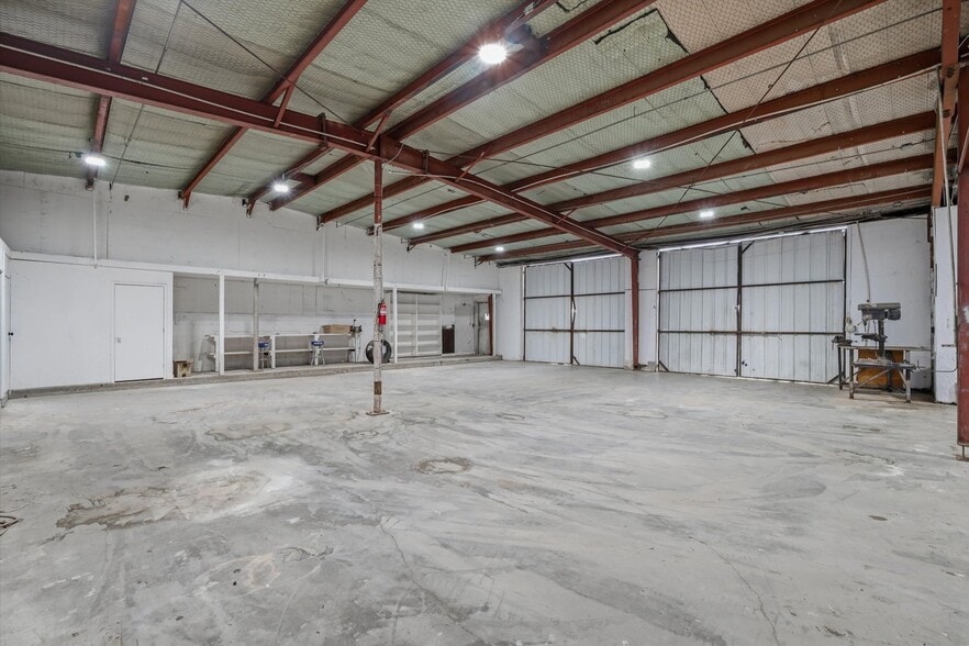 More Photos Of 9474 US-175, Kemp Flex For Sale