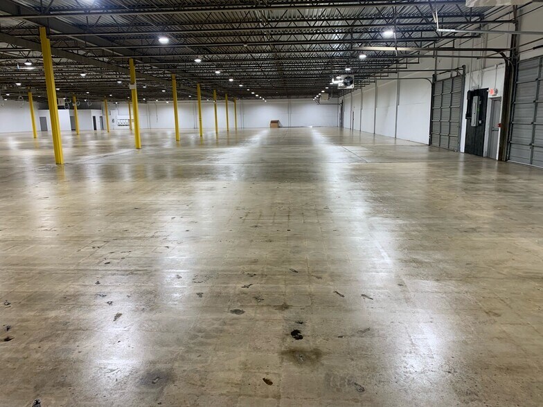 More Photos Of 6901 N Crescent Blvd, Pennsauken Warehouse For Lease