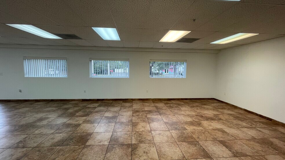 More Photos Of 10800 NW 21st St, Miami Warehouse For Sale