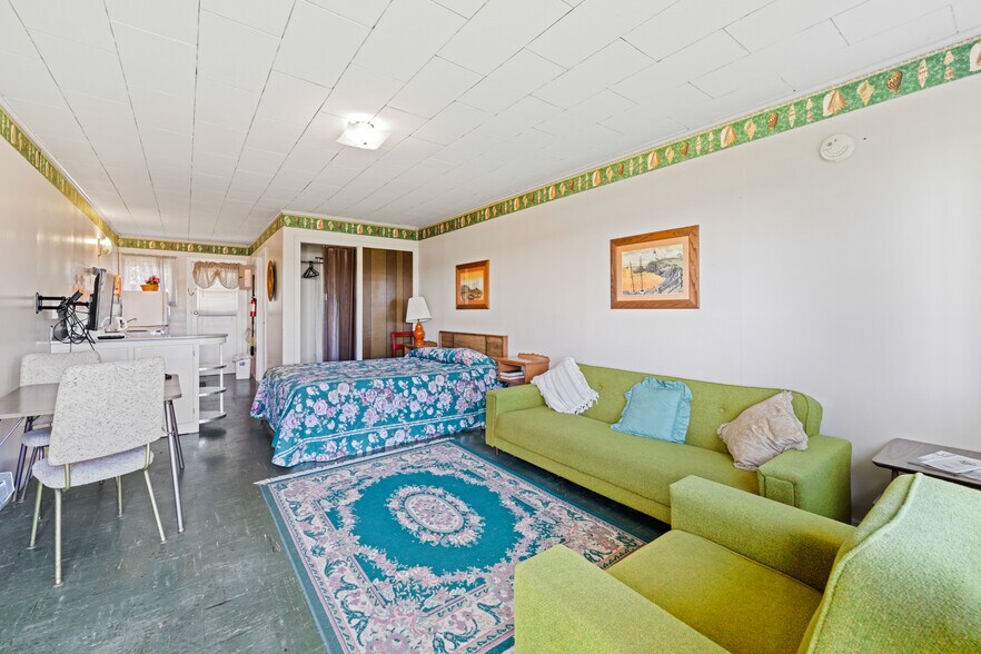 More Photos Of 4484 Fish Mill, Westlake Hotel For Sale