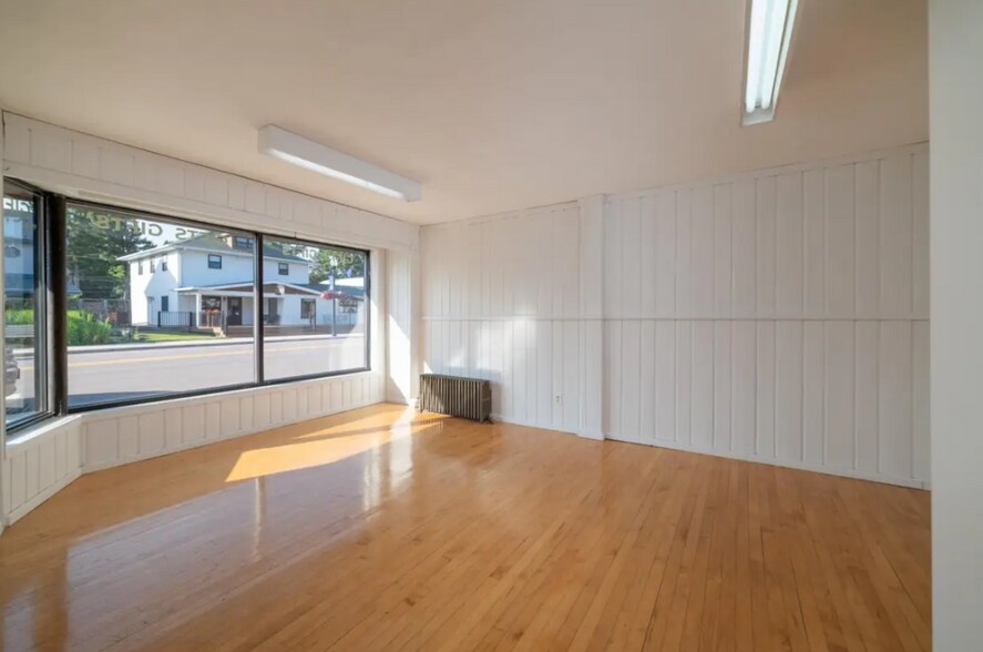 More Photos Of 1773 Superior St, Three Lakes Office For Sale