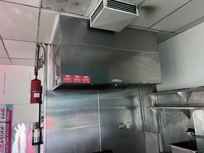 More Photos Of 18625 Sherman Way, Reseda Office For Lease