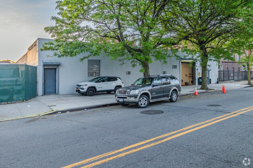 More Photos Of 1821 Steinway Pl, Astoria Warehouse For Sale